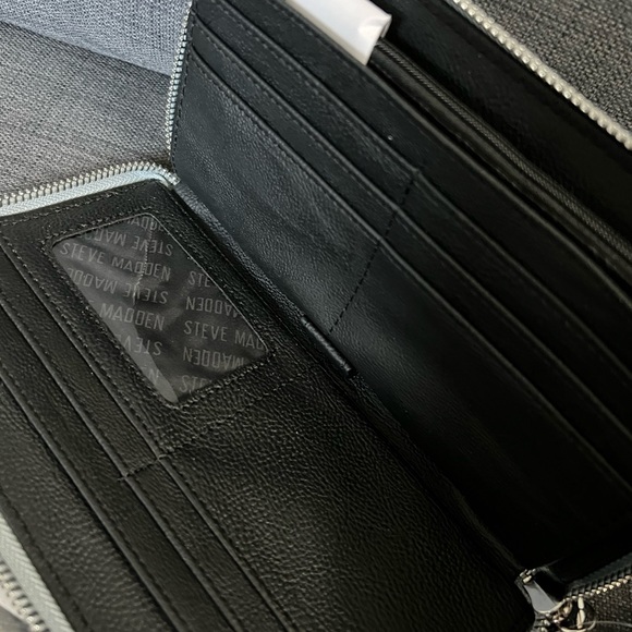 NWT STEVE MADDEN BZIPPY ZIP AROUND WALLET WRISTLET CASE - Picture 9 of 10